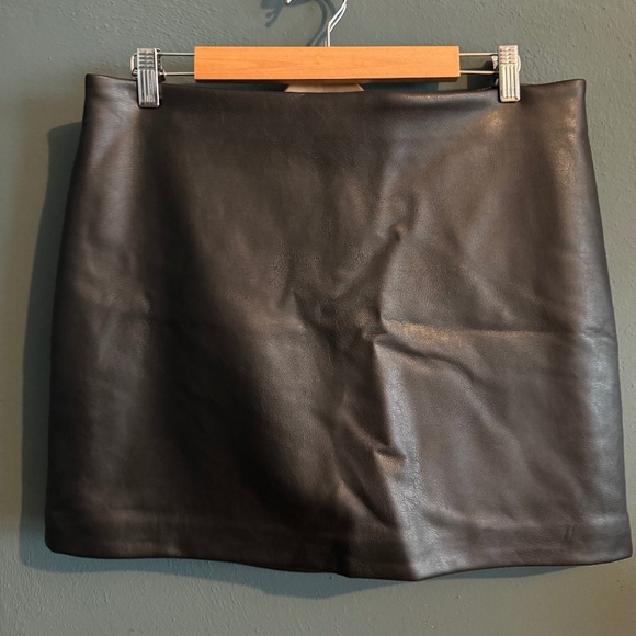 H&M Faux Leather Mini Skirt 12 - Picture 1 of 3